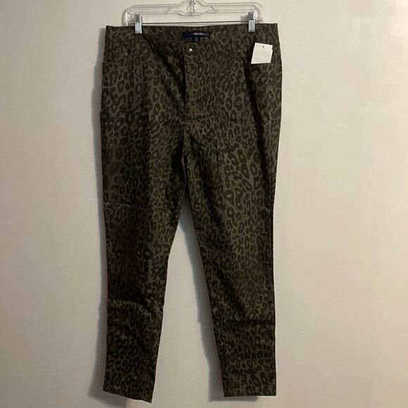 Denim 24/7 Green Leopard print ankle 5 pocket jeans, size 14W - Picture 1 of 3